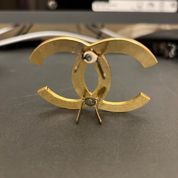 Chanel Logo from 1999. large size taken from my old bag. Gold plated on the CC - Picture 7 of 11